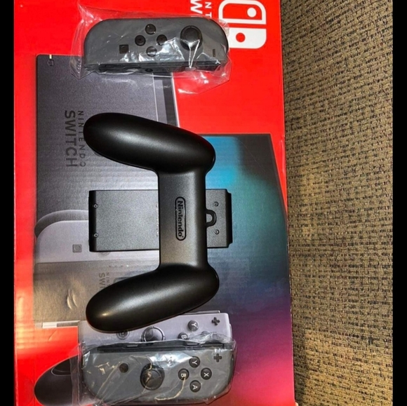 Nintendo Switch - Picture 3 of 4